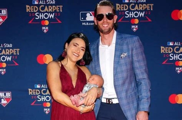
A Look Into Married LIfe Of Jeff McNeil And His Wife, Tatiana DaSilva 