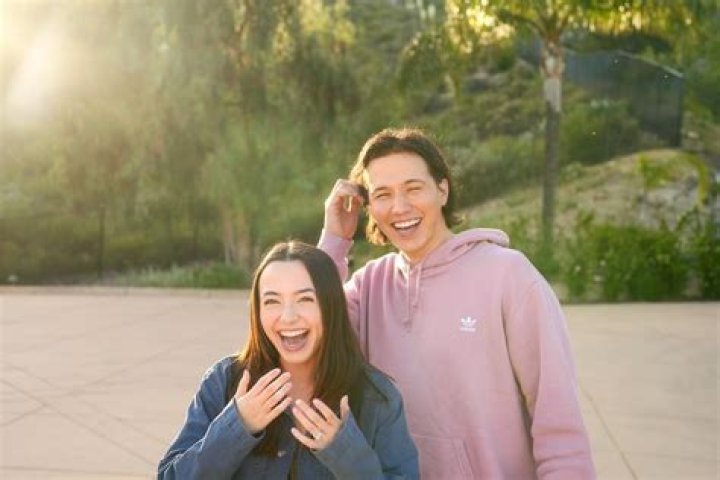 Aaron Burriss Net Worth: Height, Age, Bio, Career & Girlfriend