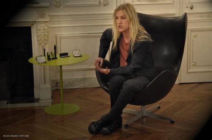 Aaron De Mey: dating, net worth, tattoos, smoking & body facts