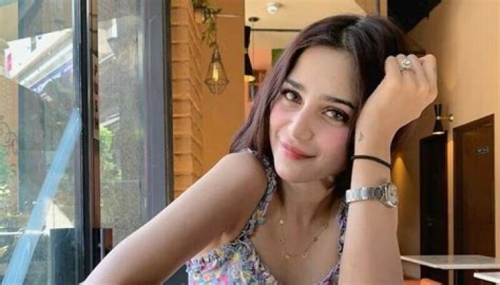 
Aima Baig Finally Speaks Up Over Cheating Allegations On Ex-Fiance Shahbaz Shigri 