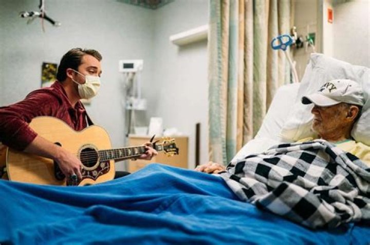 
Alex Hall Works with Musicians on Call to Make a Veteran’s Holiday Brighter with a Song: Watch 