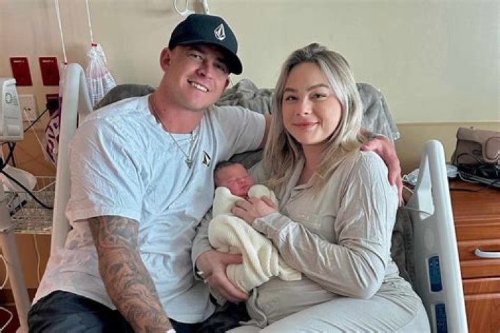 Amanda Marie Miller Height, Weight, Net Worth, Age, Birthday, Wikipedia, Who, Nationality, Biography