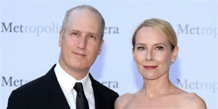 Amy Ryan: Husband, net worth, tattoos, smoking & body measurements