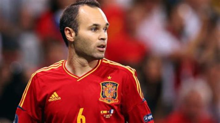 Andrés Iniesta Age, Height, Born, Team, Retire, Salary, Net Worth, Family