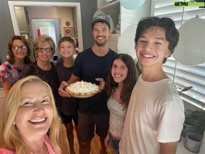 Angela Kinsey Siblings: Meet Janet Lee Kinsey, Tina Harrington and Billie Joe Mullins