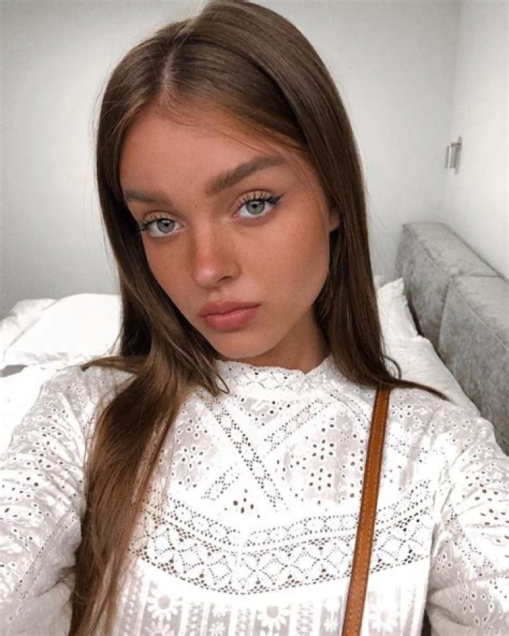 Anna Zak (Instagram Star) Wikipedia, Bio, Age, Height, Weight, Boyfriend, Net Worth, Family, Career, Facts
