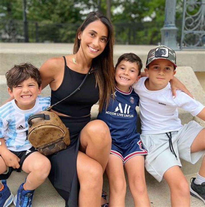 Antonela Roccuzzo Bio, Wiki, Age, Height, Parents, Husband, Modeling, and Net Worth