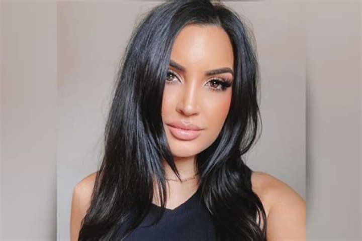 Ashlee Holmes Bio, Wiki, Age, Height, Family, Husband, TRHNJ and Net Worth.