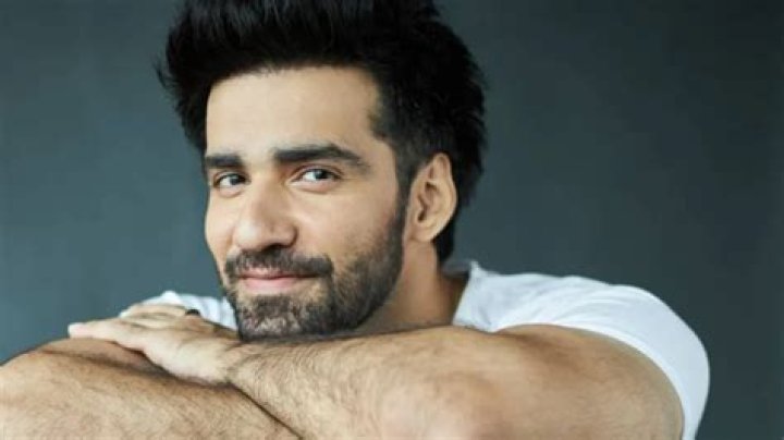 Avinash Tiwary Height, Weight, Net Worth, Age, Birthday, Wikipedia, Who, Instagram, Biography