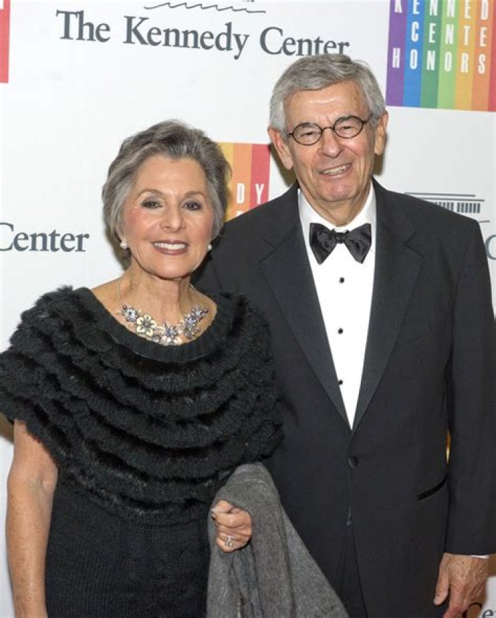 Barbara Boxer: Husband, net worth, tattoos, smoking & body measurements