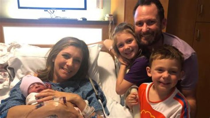 Becky Ditchfield Bio, Wiki, Age, Husband, Salary, Net Worth, New Baby, Family and 9news