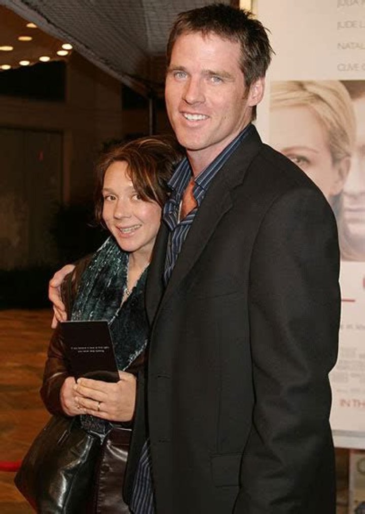 Ben Browder: Wife, net worth, tattoos, smoking & body facts