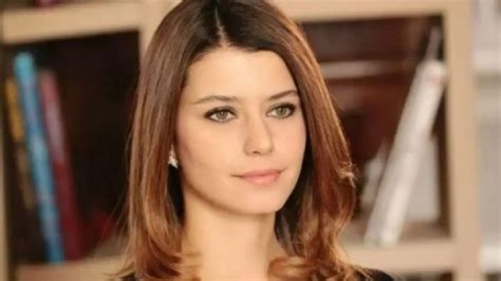 Beren Saat Bio, Wiki, Age, Height, Family, Husband, Net Worth, Movies and TV Shows
