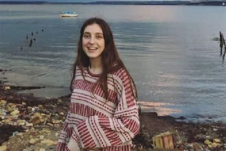 Birdy (Singer) Biography, Merchandise, Tour, Songs, Age and Net Worth