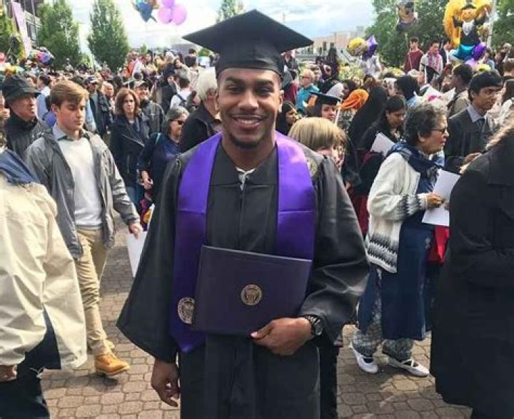 
Bishop Sankey Height, Weight, Net Worth, Age, Birthday, Wikipedia, Who, Nationality, Biography 