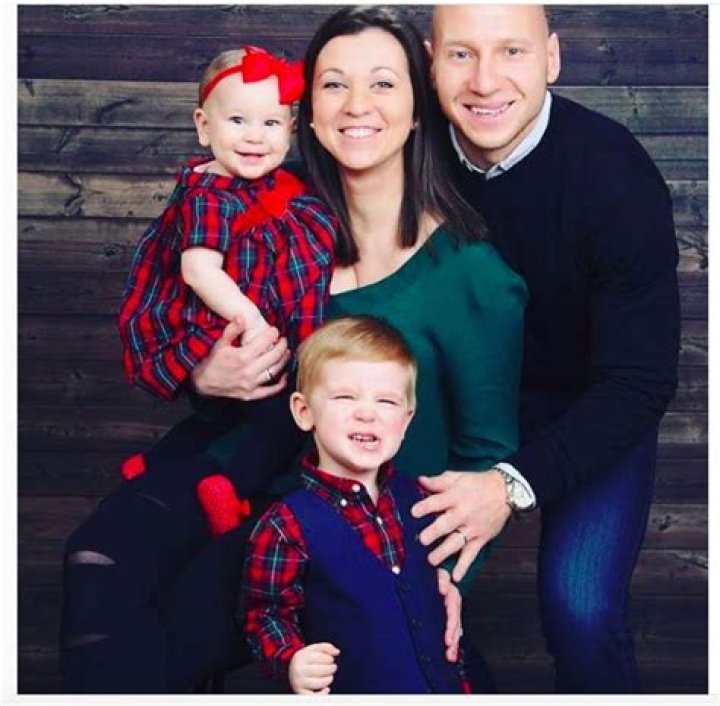 Brad Guzan Biography, Wiki, Age, Net Worth, Wife, Kids, Salary, Height, Hair, Contract and Weight