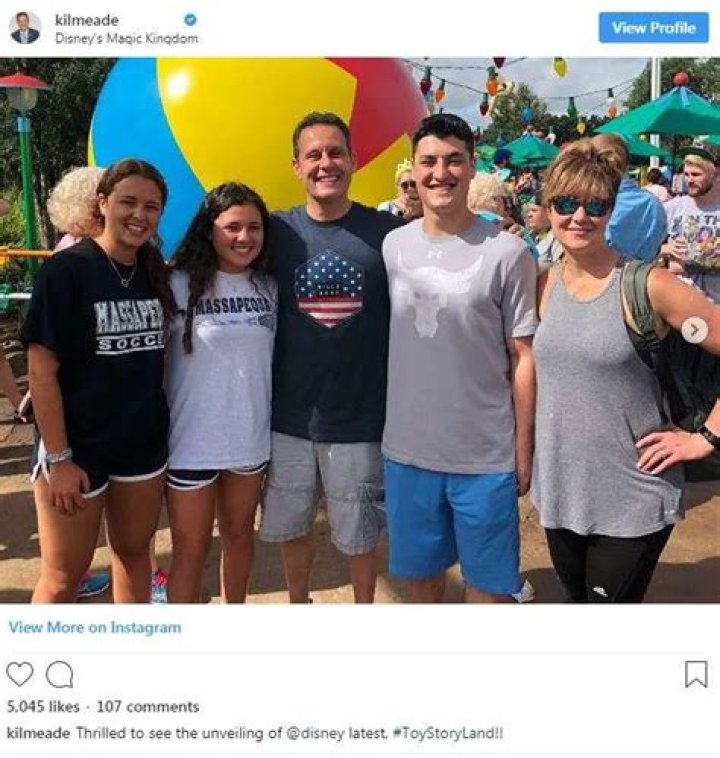 Brian Kilmeade Salary, Wife, Net Worth, Married, Kids, Height, Bio