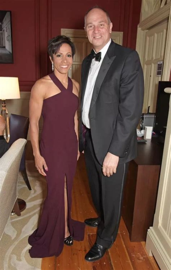 British Athlete Dame Kelly Holmes Married, Net Worth, Husband, Boyfriend, Age