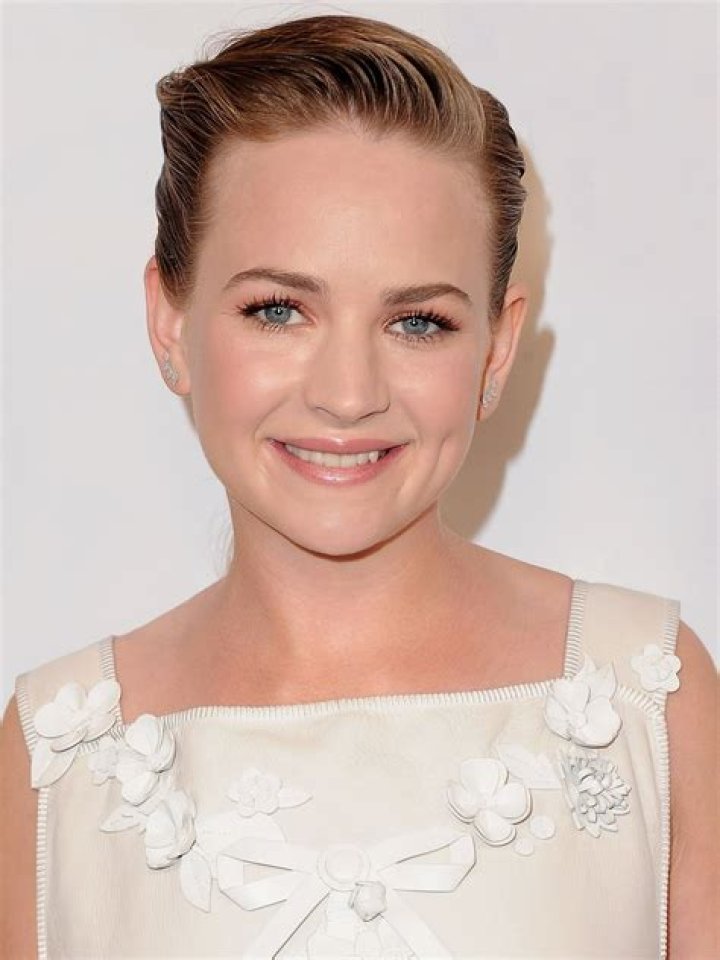 Britt Robertson’s Net Worth, Age, Height, Weight, Boyfriend, Dating, Bio-Wiki