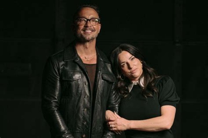 Carl Lentz Wiki, Wife, Net Worth, Age, Books, Religion, Height, Tattoo, Family, Pastor, Church & Bio