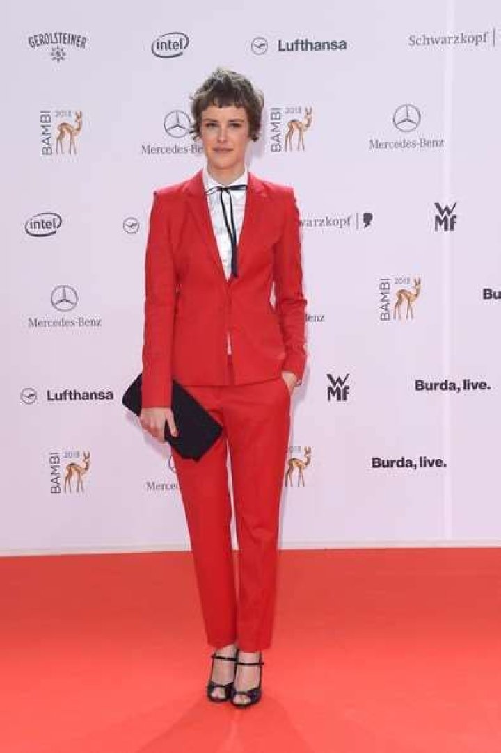 Carla Juri Bio, Wiki, Age, Height, Education, Husband, Family, Movies and Net Worth