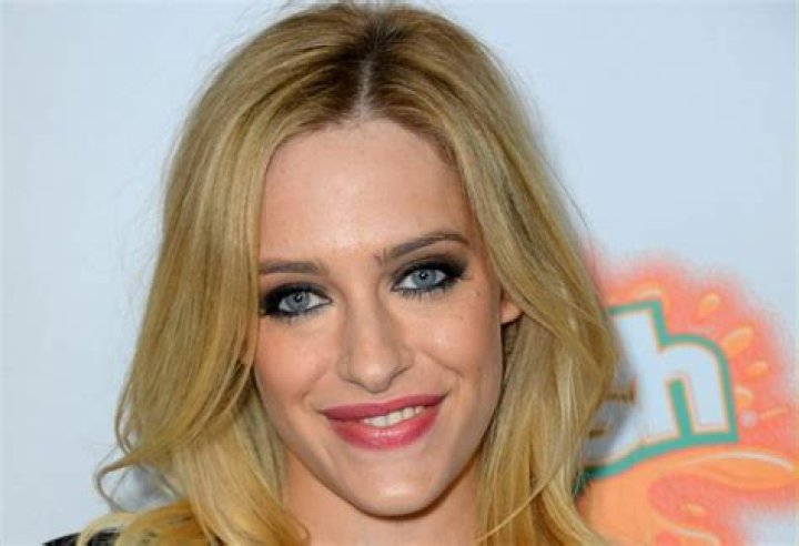 Carly Chaikin Bio, Wiki, Age, Height, Husband, Mr. Robot, Movies, and Net Worth.