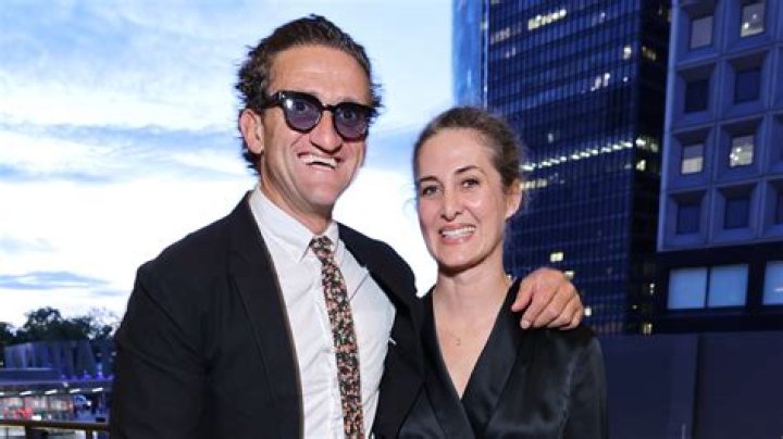 Casey Neistat: Wife, net worth, tattoos, smoking & body facts