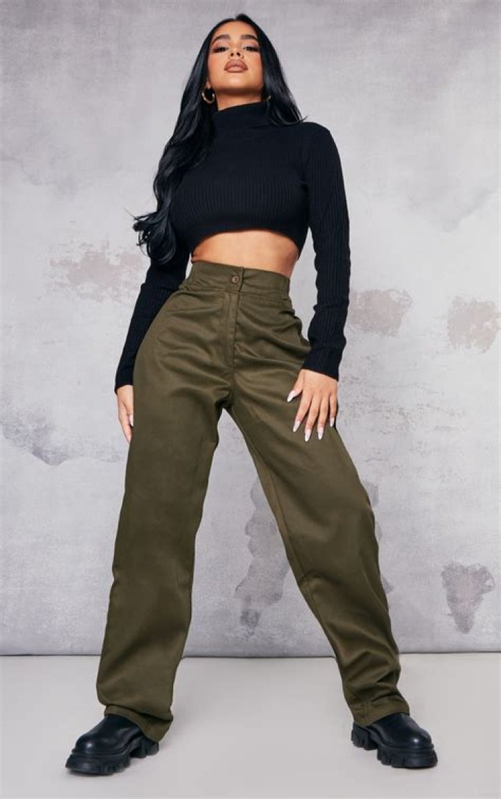 
“Centaur from Narnia”: Hilarious Julia Fox low-rise pants memes trend as her fashion choice goes viral 