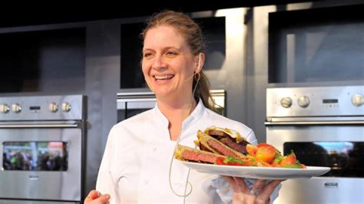 Chef Amanda Freitag’s from “Chopped” Wiki: Net Worth, Personal Life, Husband, Restaurant Empire Diner, Family, Boyfriend