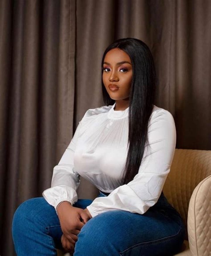 CHIOMA DAVIDO BIOGRAPHY, CAREER,AGE,CONTROVERSIES AND NET WORTH.
