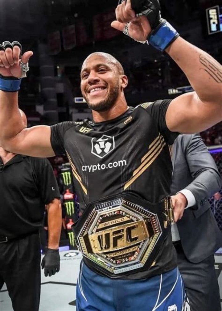 Ciryl Gane Wiki, Biography, Weight, Height, Girlfriend, Net Worth, Ethnicity