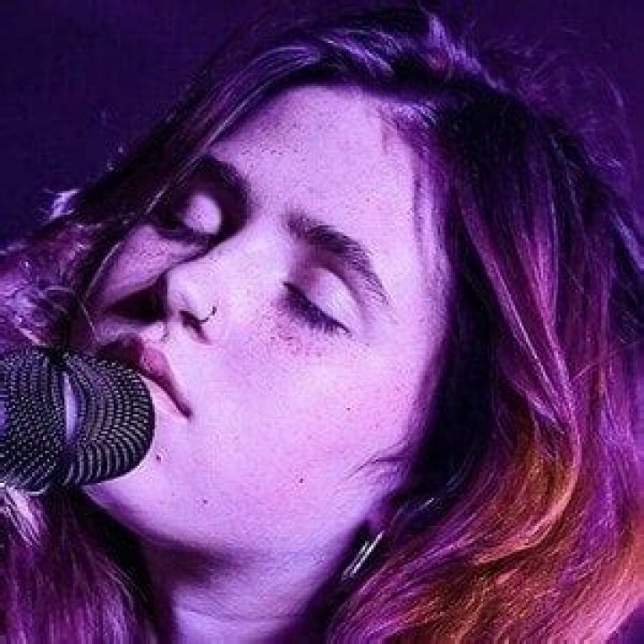 Clairo (Singer) Wiki, Bio, Age, Height, Weight, Boyfriend, Family, Career, Net Worth, Facts