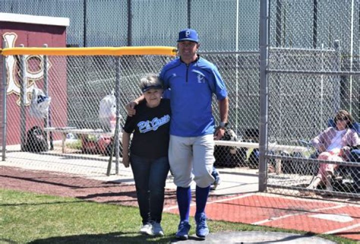 
Coach Darold Henry Death Cause – What Happened To Him? 