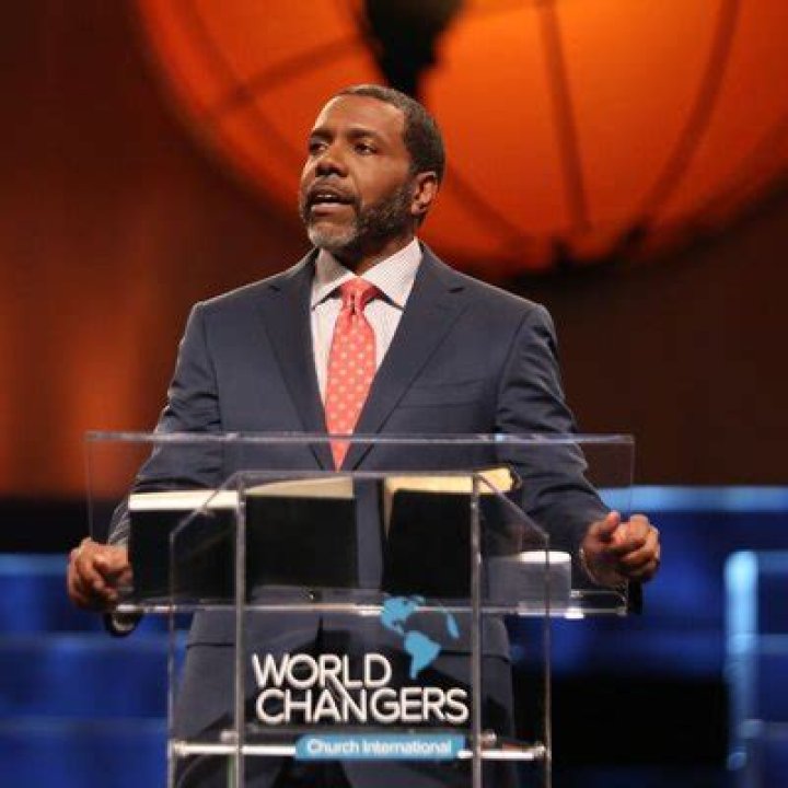 Creflo Dollar Net Worth, Income, Salary, Earnings, Biography