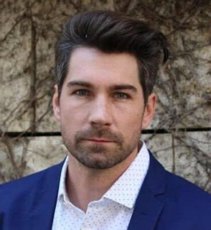 Dan Vickery Bio, Age, Family, Spouse, Designer, HGTV, Frozen in Time