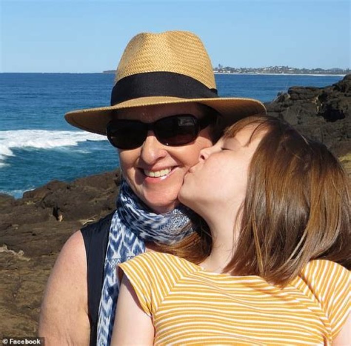 
Deborah Mutten Artist Coolangatta – Who Is Charlise Mutten Grandmother? 