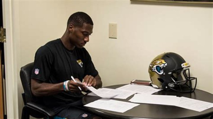 Dede Westbrook Wiki, Contract, Team, Net Worth, Salary, College, Weight, 40 Time, Draft