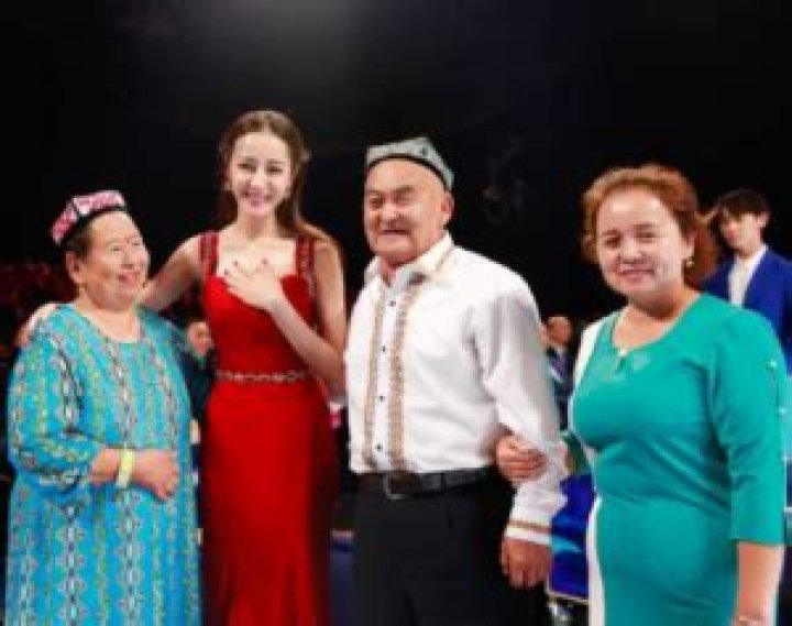 Dilraba Dilmurat Parents Nationality And Husband Name- Family Details About The Actress