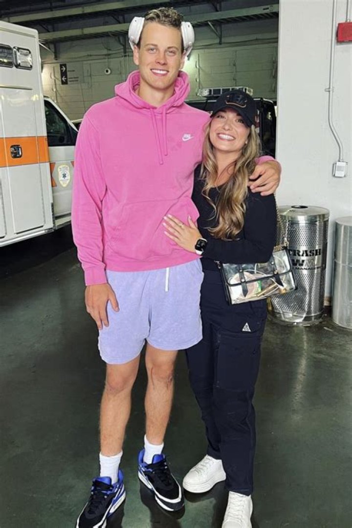 Does Joe Burrow have a gf? Where is Olivia Holzmacher from?
