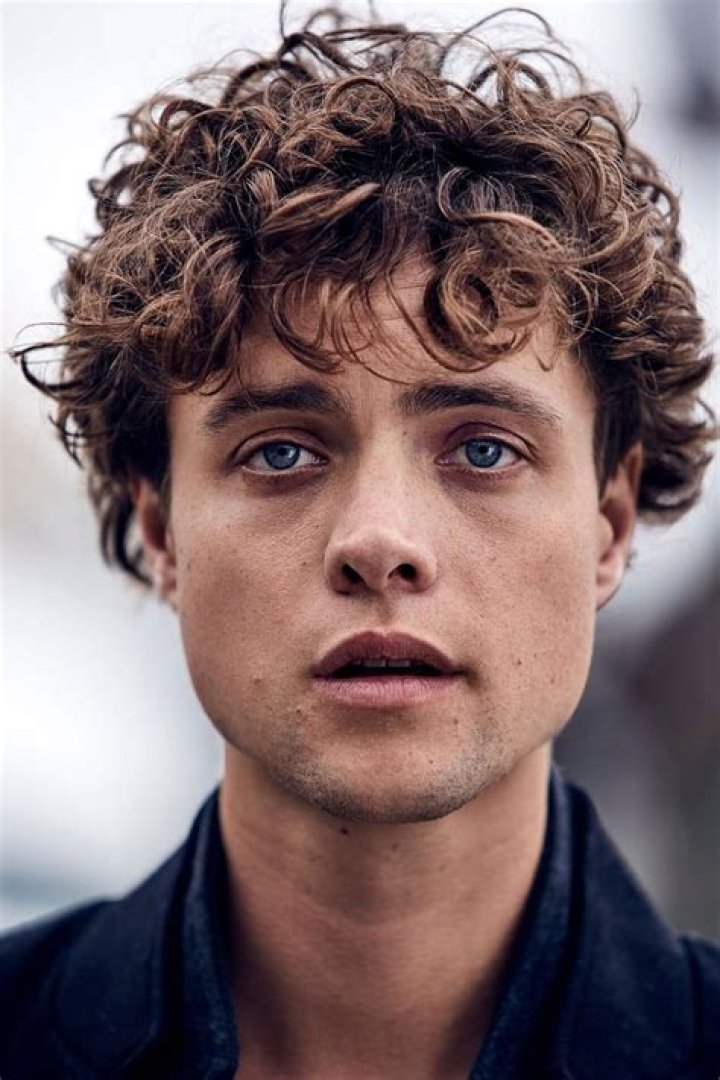 Douglas Smith (broadcaster)’s biography, net worth, fact, career, awards and life story