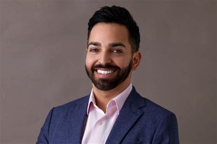 Dr Muneeb Shah Is Married To OBGYN Wife, “DermDoctor” TikTok Video Explained