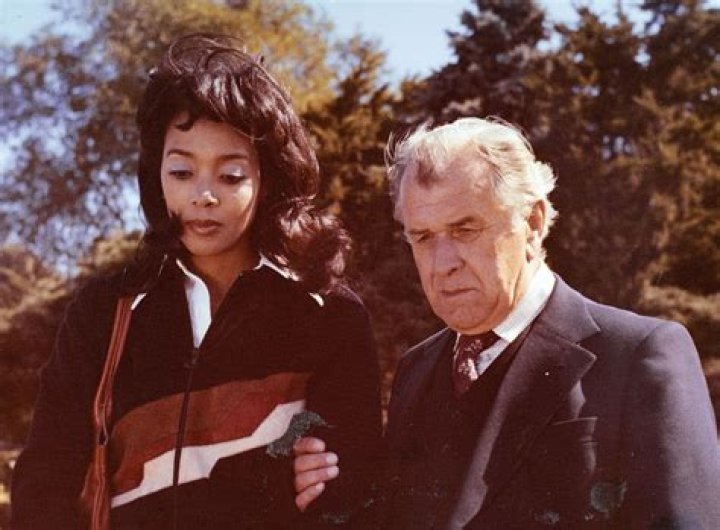 
Duchyll Martin Smith Height, Weight, Net Worth, Age, Birthday, Wikipedia, Who, Nationality, Biography 