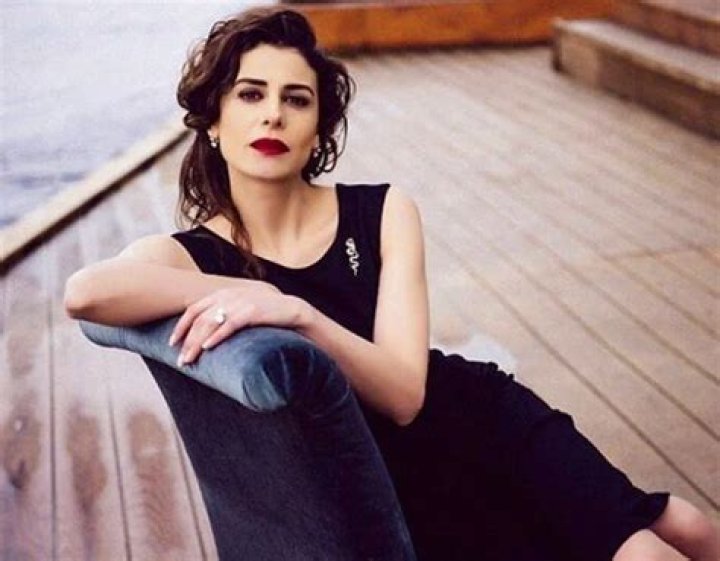 Ebru Özkan Height, Weight, Net Worth, Age, Birthday, Wikipedia, Who, Instagram, Biography
