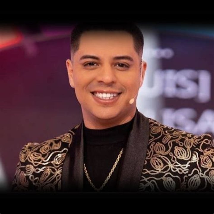 Eduin Cazares Net Worth: How Rich Is The Mexican Singer?