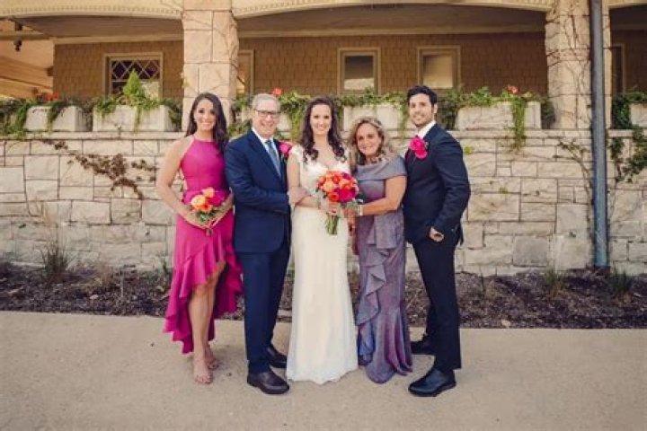 Elise Menaker Bio, Wiki, Age, Height, Husband, Family, Career, Salary and Net Worth