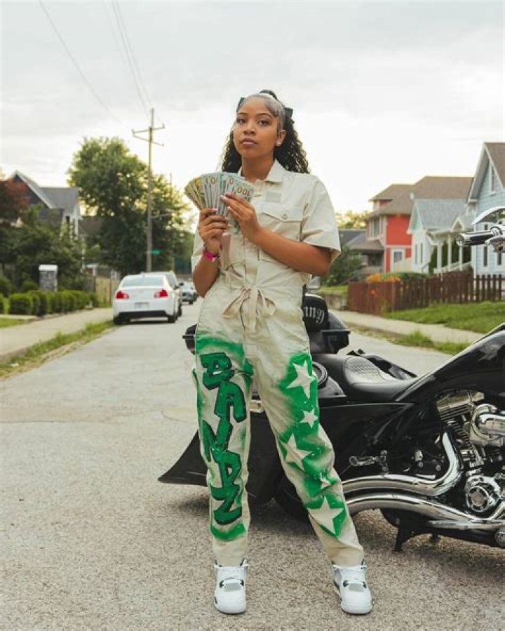 Ella Bandz Bio, Wiki, Age, Birthday, Height, Parents, Boyfriend, Before and after, Lashes, Scammer, Net Worth and Instagram