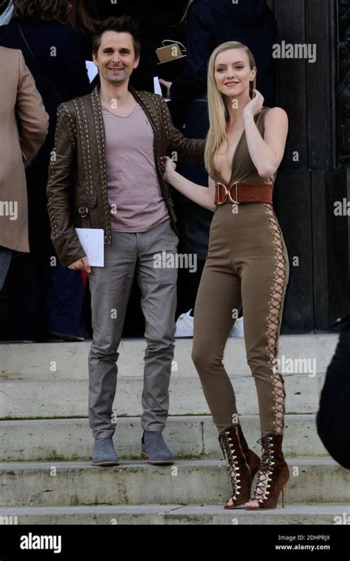 Elle Evans Biography, Age, Height, Image, Career, Husband, Family, Movies, Swimwear, Model, Hot, Twitter And The Kissing Booth