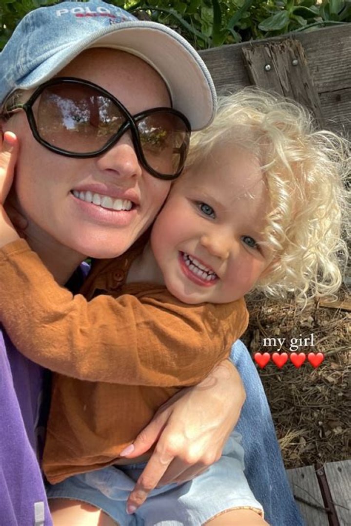 Elsa Hosk Instagram, Baby, Diet, Agency, Eye color