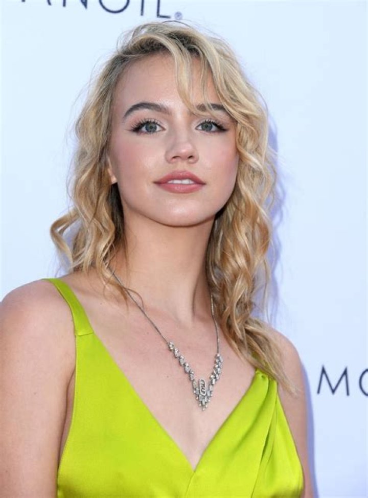 Emma Brooks McAllister Height, Weight, Net Worth, Age, Birthday, Wikipedia, Who, Nationality, Biography