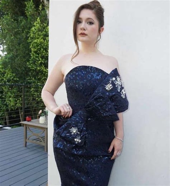 Emma Kenney Net Worth, Income, Salary, Earnings, Biography